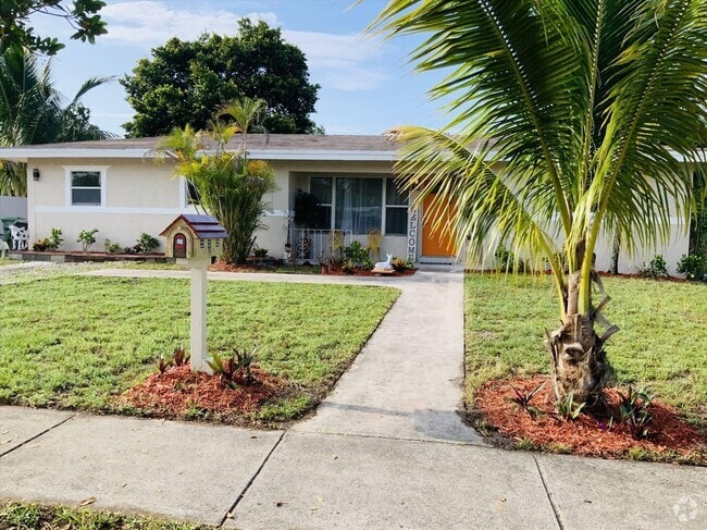 Building Photo - 730 E Melrose Cir Rental