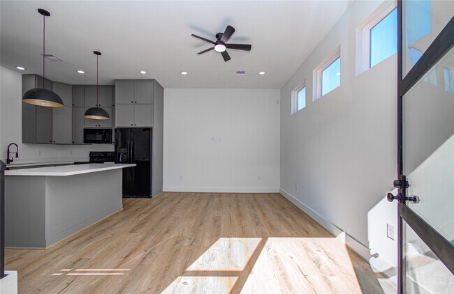 Photo - 1506 McKee St Unidad D