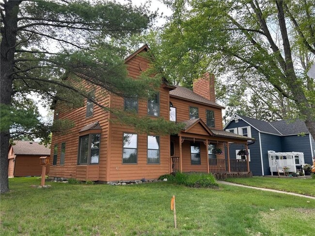 Photo - 501 Riverside Ave N House