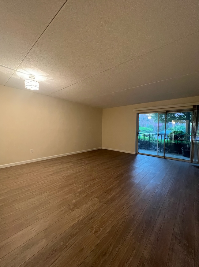 Photo - 50-56 Broadlawn Park Unit 1