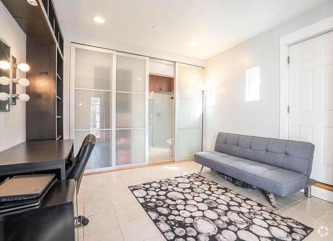 Building Photo - 17507 Emelita St Unit Studio Rental
