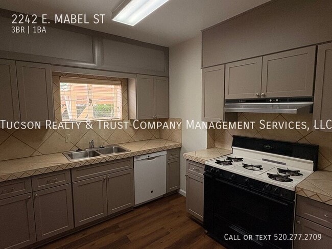 Photo - 2242 E Mabel St