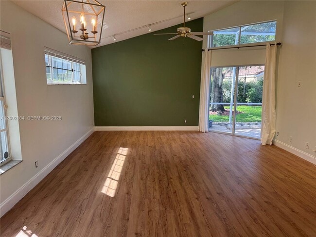 Photo - 2019 Cove Ln