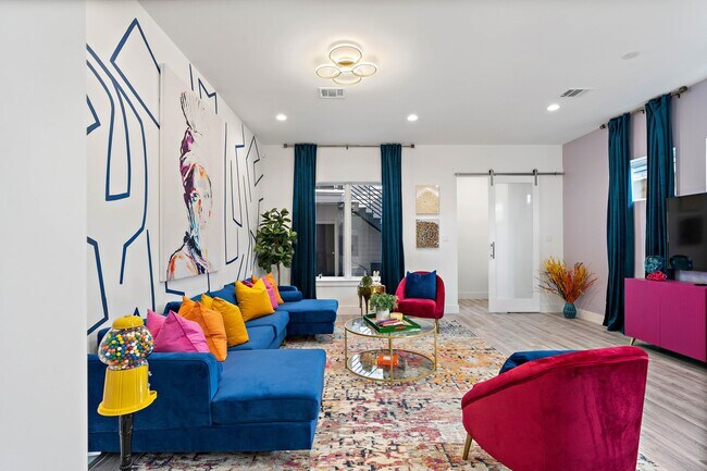 Photo - 207 E 38th St