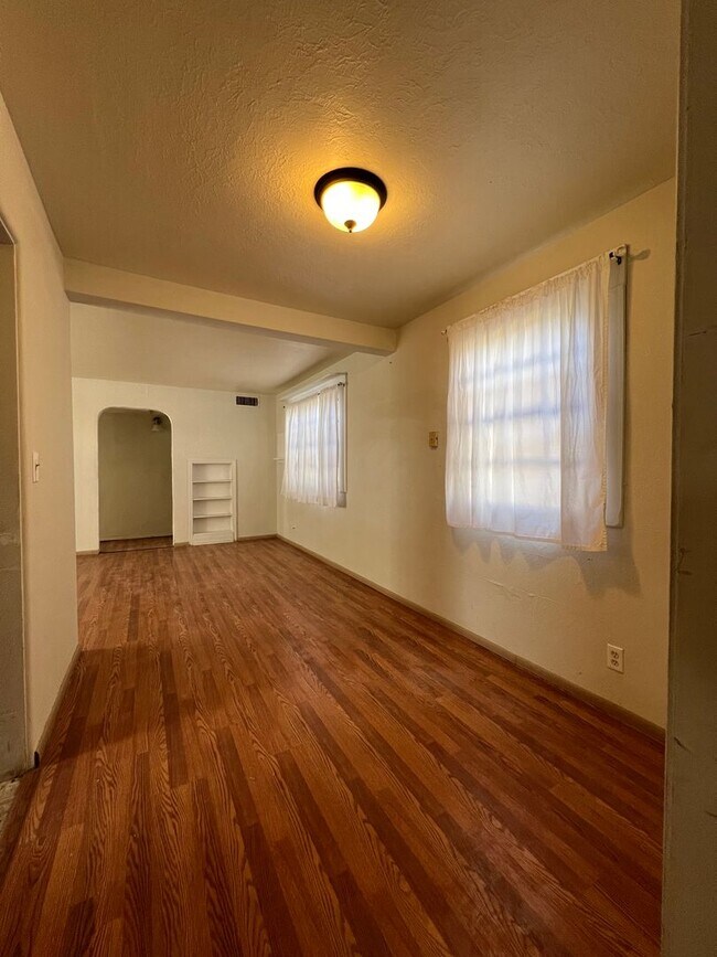 Photo - Spacious 2 Bed/1 Bath/Second Living Area/Pet Friendly!!!
