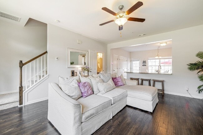 Photo - 409 Oldbury Ln