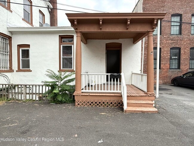 Building Photo - 13 Jane St Rental