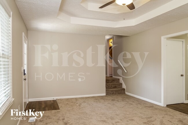 Photo - 127 McWhirter Pl