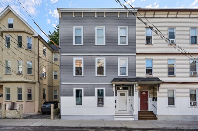 Building Photo - 72 Mozart St