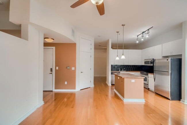 Photo - 525 E 6th St