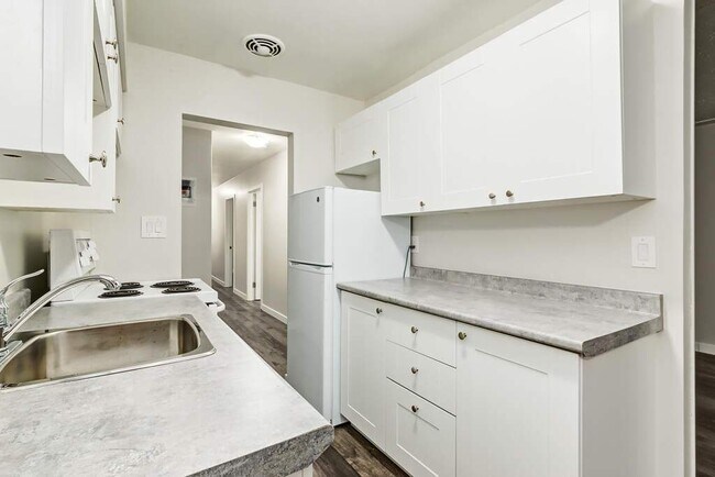 Photo - Louise Apartments