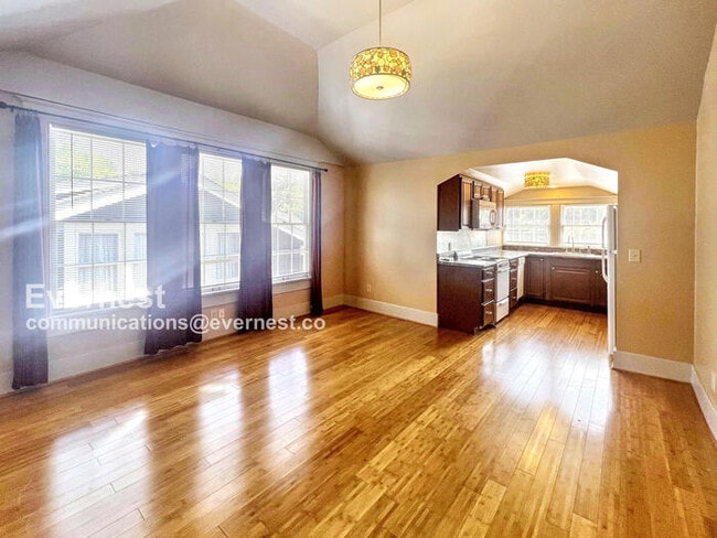 Photo - 803 Willow St Unit b