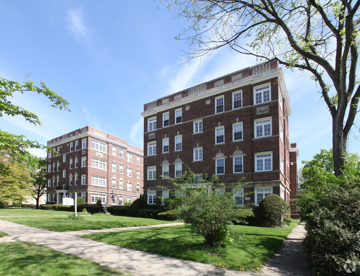 Photo - Chatham Court Apartments