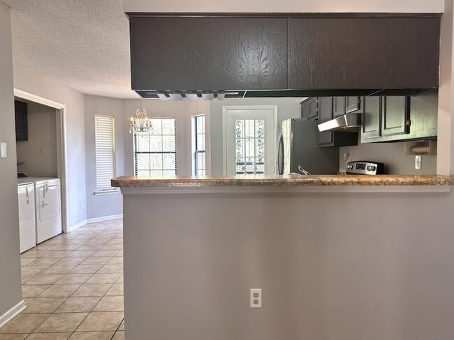 2806 Maryland Cir E