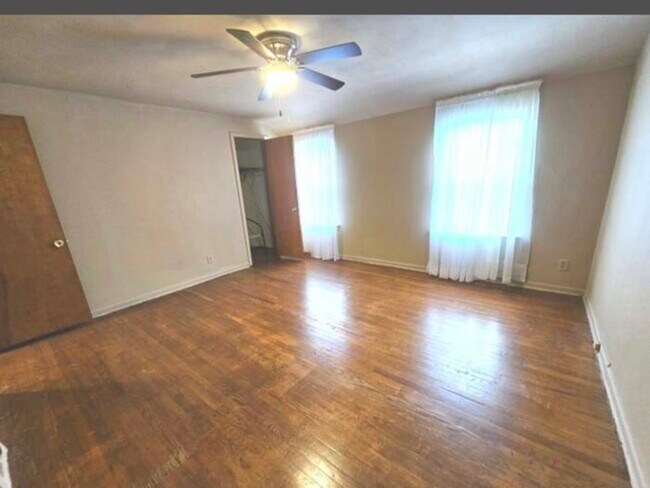 Photo - 1376 Wentworth Ave