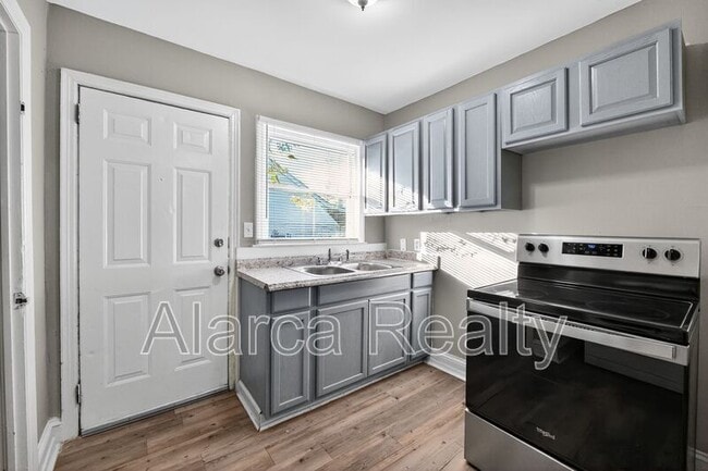 Photo - 1137 Skyview Rd