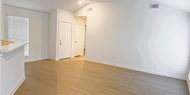 Photo - 906 Dixie Dr