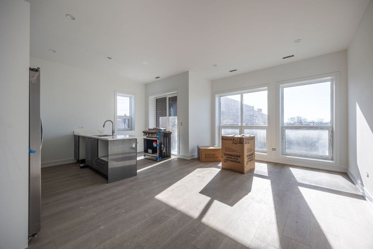 Photo - 2920 W Belmont Ave (Chicago, IL)
