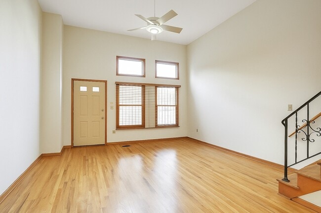 Photo - 210 Pavonia Ave