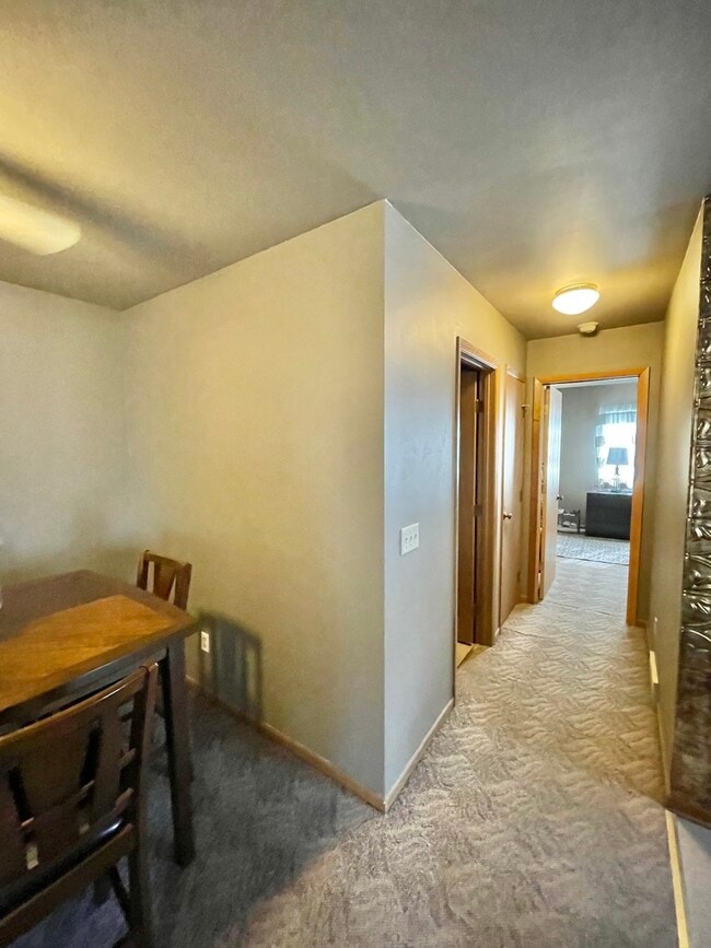 Photo - 76 W Washington St