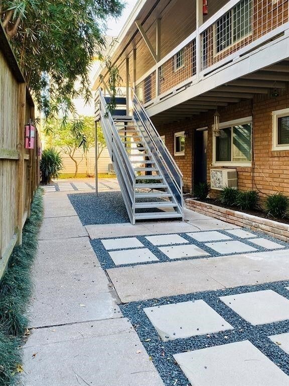 Building Photo - 1114 Joe Annie St Unit 1