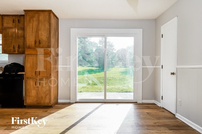 Photo - 5562 Hood St