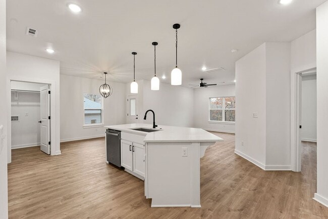 Photo - 18 Dumfries Ln