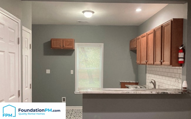 Photo - 2001 Waverly Ave