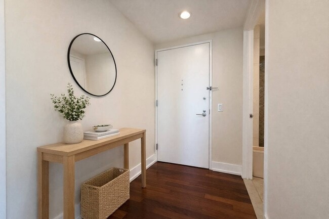 Photo - 350 W 42nd St