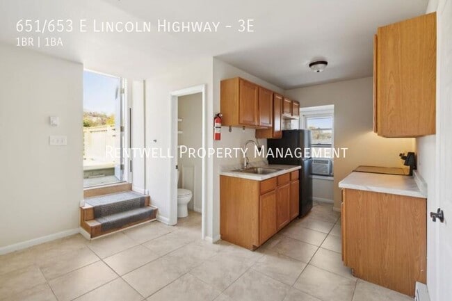 651/653 E Lincoln Highway-3E