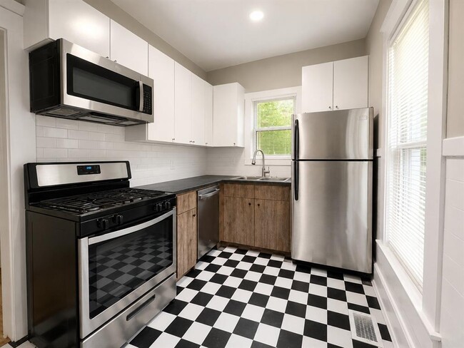 Building Photo - 514 E 38th St