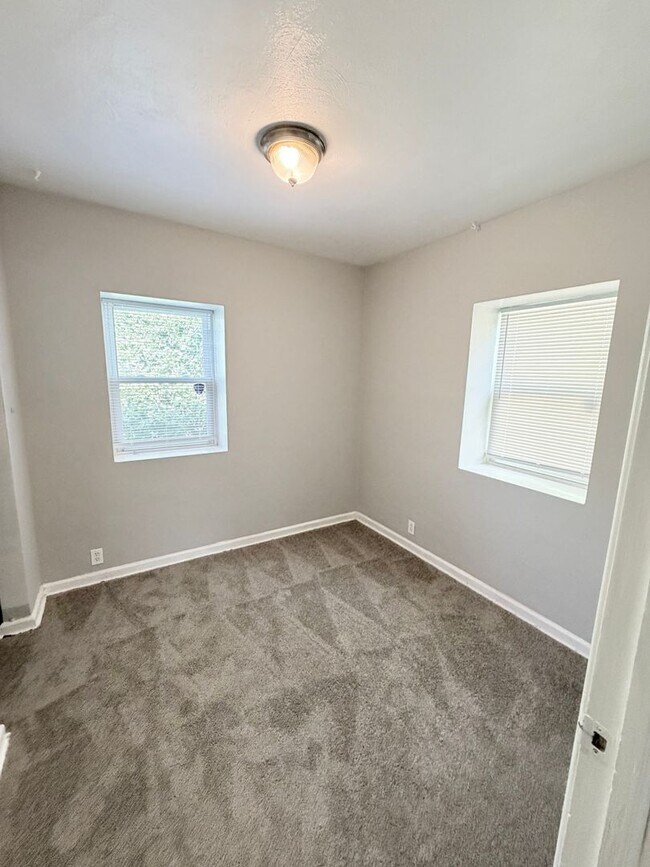 743 N Kiger Rd