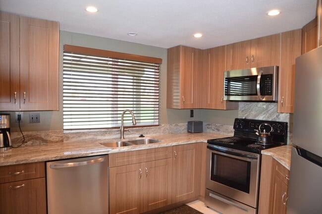 Building Photo - 41691 Kansas St Rental