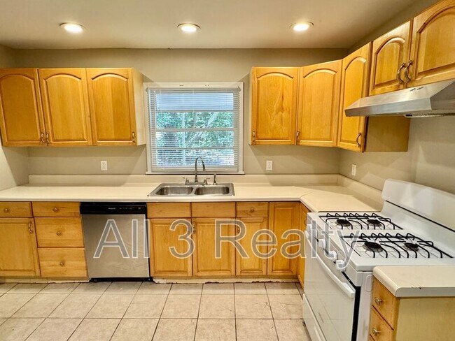 Photo - 3346 Vermont Dr