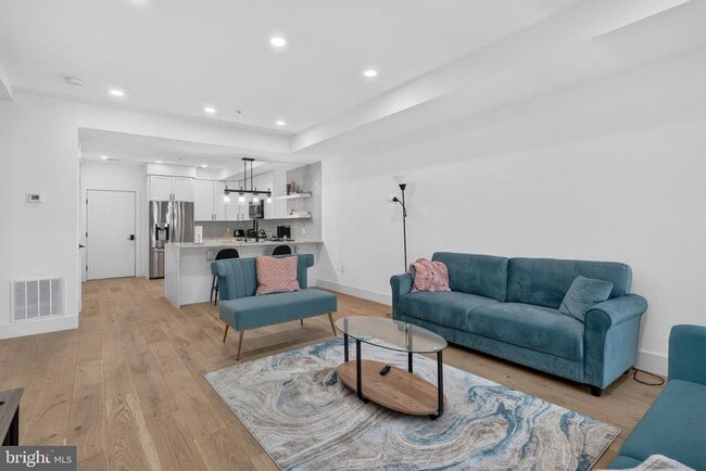 Photo - 927 Kennedy St NW Unidad 304