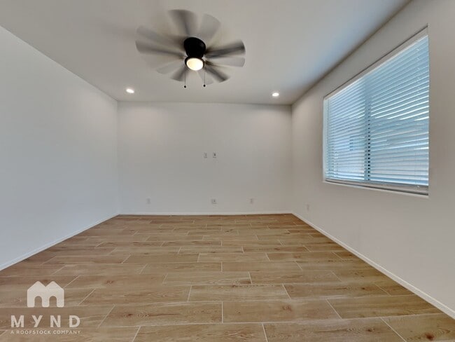 Photo - 10758 W McKinley St