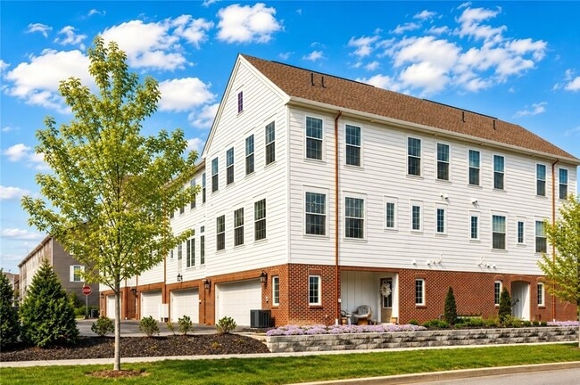 Building Photo - 800 Gillian Ln
