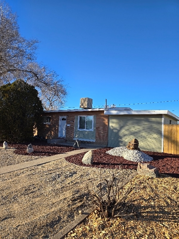 Building Photo - 2020 Mesa Ave