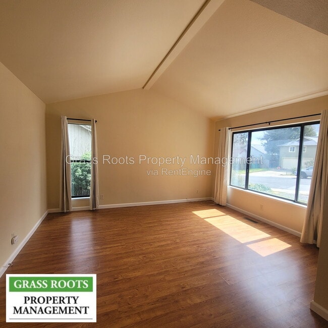 Photo - 616 Pelton Way