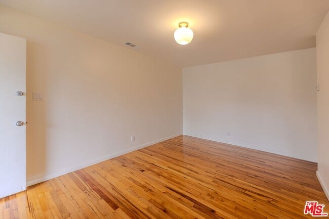 Photo - 302 N Maple St