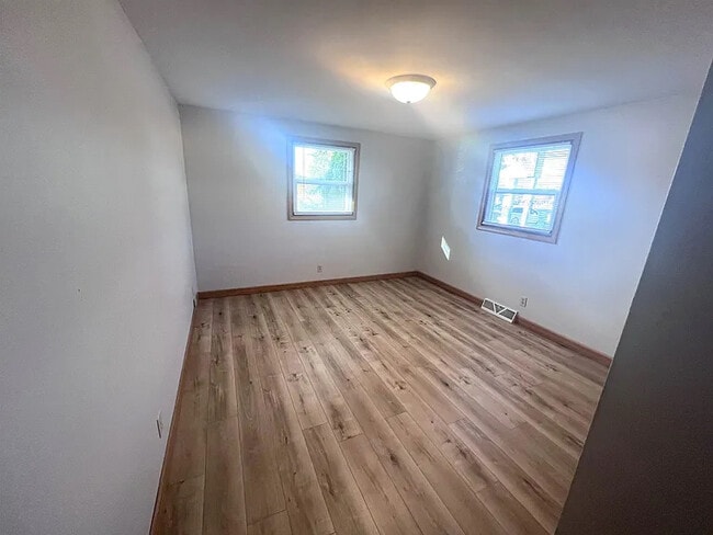 Photo - 2549 Babcock Rd