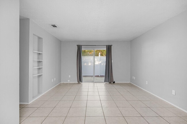 Photo - 1555 Green Briar Pkwy