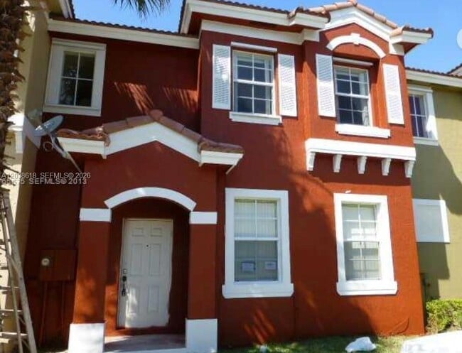 Building Photo - 641 E Mowry Ct