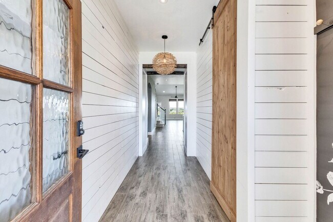 Photo - 217 Andele Way