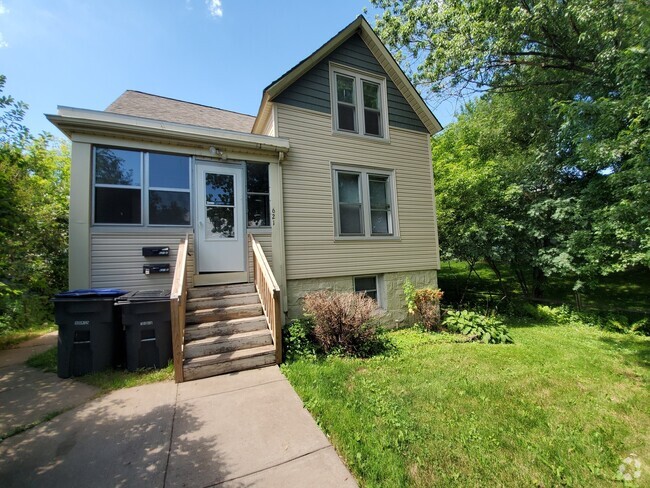 Building Photo - 621 E 10th St Unit A Rental