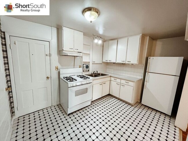 Photo - Updated 1 bed 1 bath apartment in Heritage Hill