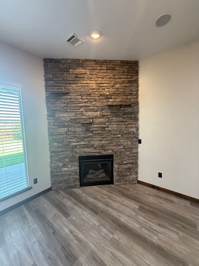 Photo - 3 bed plus office, Neighborhood amenities include a neighborhood pond, Pool and playground!