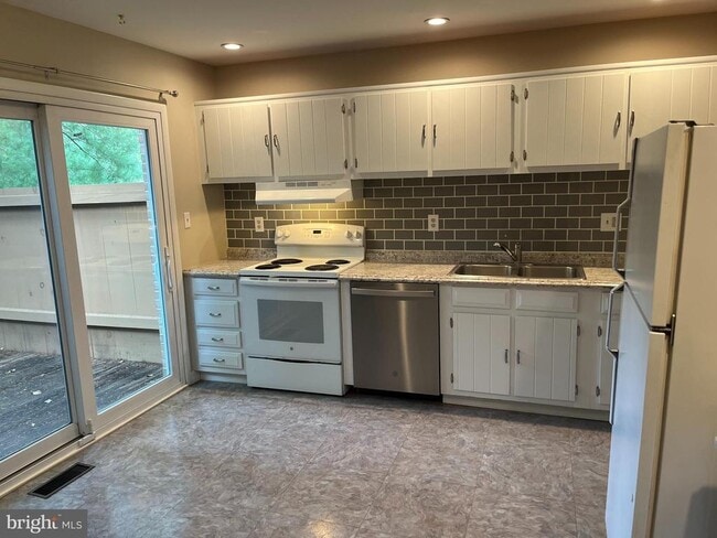 Photo - 168 Oakmont Ct