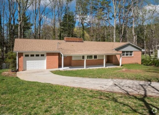 Building Photo - 32 S Oak Forest Dr Rental