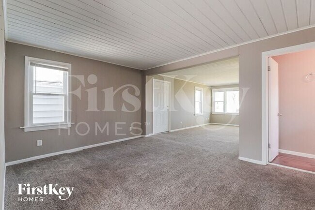 Photo - 446 Barron St